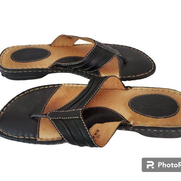 Born Black Leather Flip Flops Women’s 10 M/W W3565 Sandals Thongs Comfort Boho - Picture 1 of 5